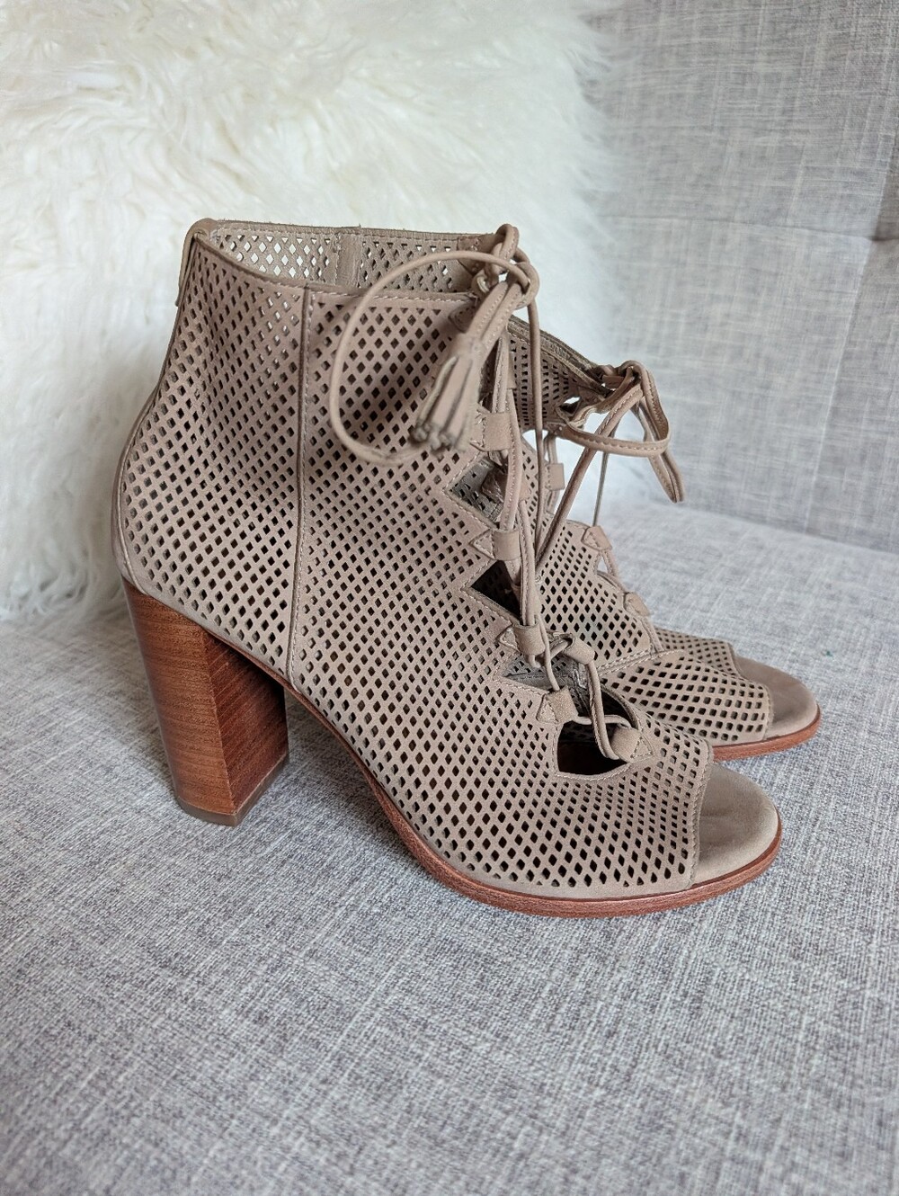 Frye Gabby Perf Ghillie Heeled Lace Up Booties Size 7.5